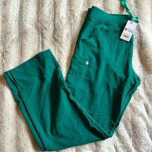 NWT Figs Kade Cargo Scrub Pants NWT in Hunter Green